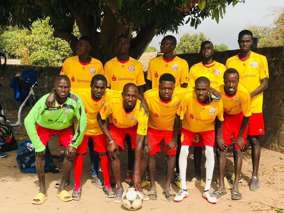 FC Mecklenburg Schwerin verschenkt Trikots nach Gambia